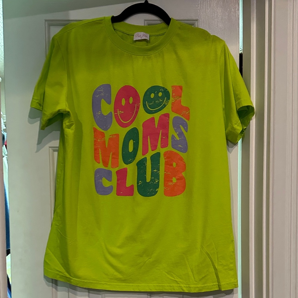 Pink Lily small  'Cool Moms Club' T-Shirt - Lime Green.  Like new